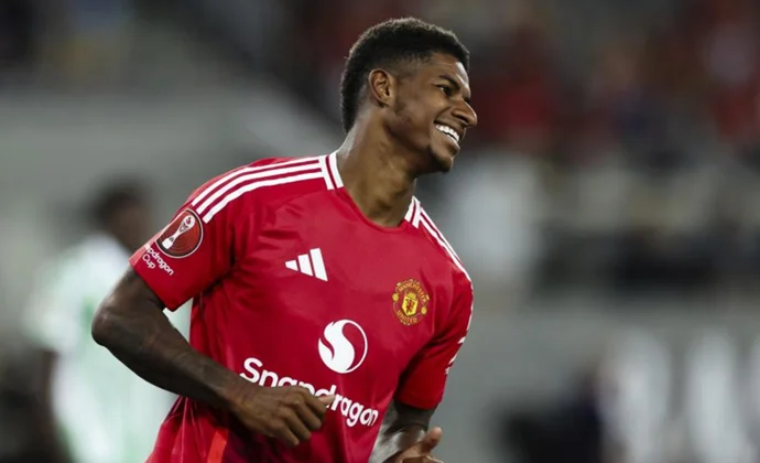 Deco se reúne con el agente de Rashford con la intención de pedir su cesión