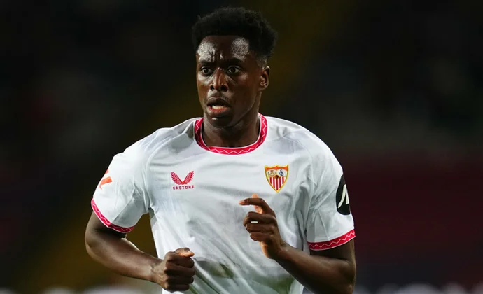 Sambi Lokonga regresa al Arsenal tras su cesión en Sevilla