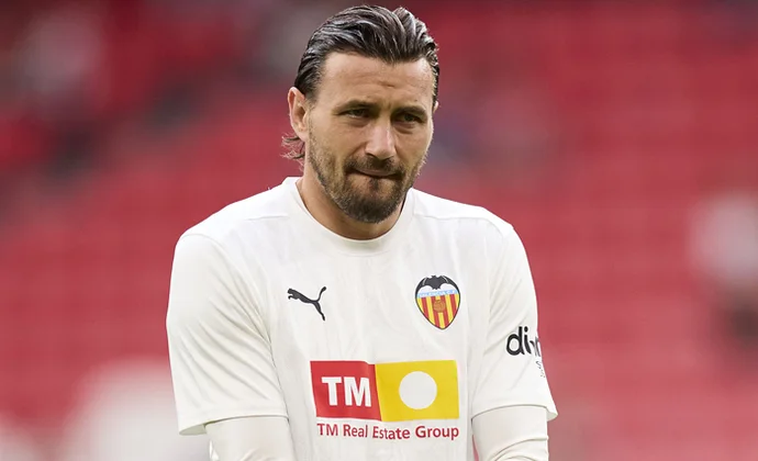 El Valencia comunica a Dimitrievski que llegará otro portero