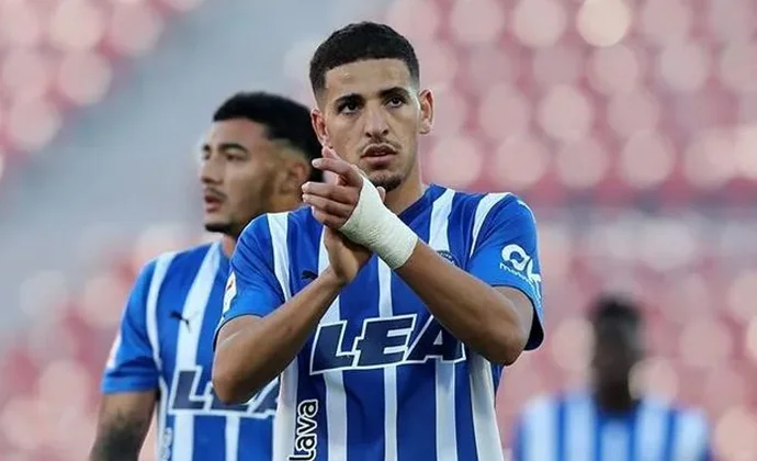 Abdel Abqar no renovará con el Alavés y estudia más de diez ofertas