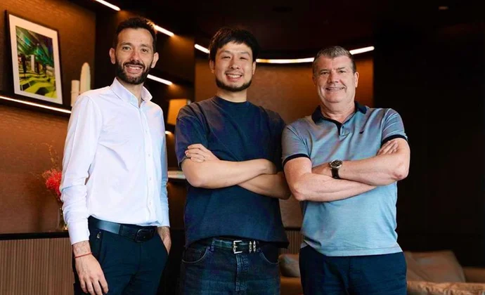 El Valencia forma una triple alianza para lavar su imagen y volver a Europa