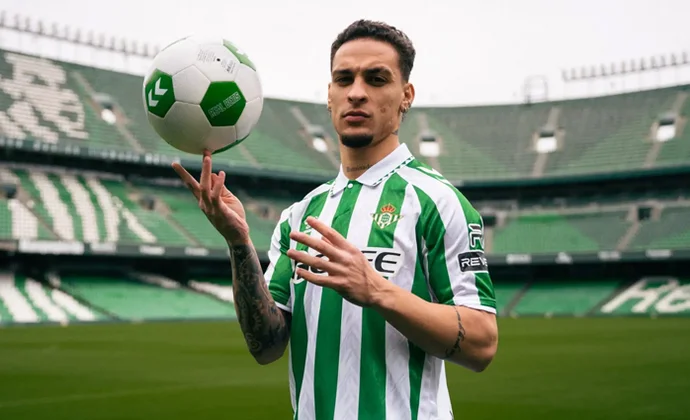 Antony aparca las primeras propuestas de Premier y Serie A y esperará al Betis
