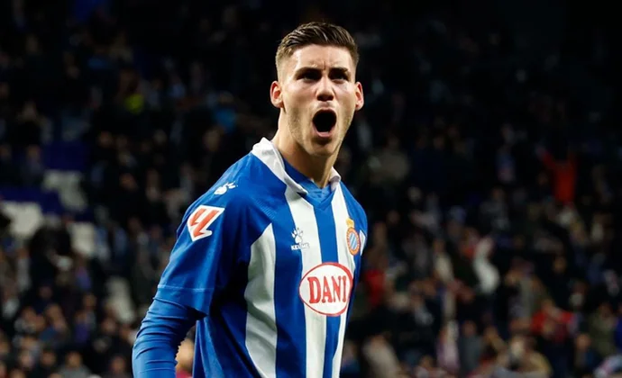 El Espanyol sigue luchando por Roberto Fernández