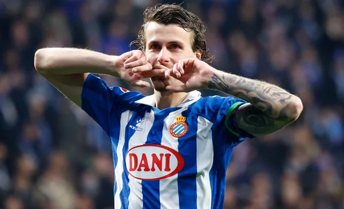 El Girona prepara una oferta para fichar a Carlos Romero en propiedad