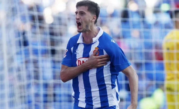 El Espanyol lucha por retener a Kumbulla 