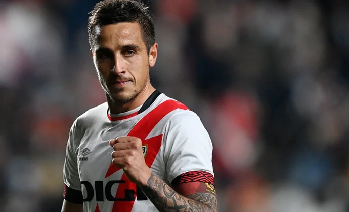 El Rayo negocia con Óscar Trejo su renovación por una temporada más