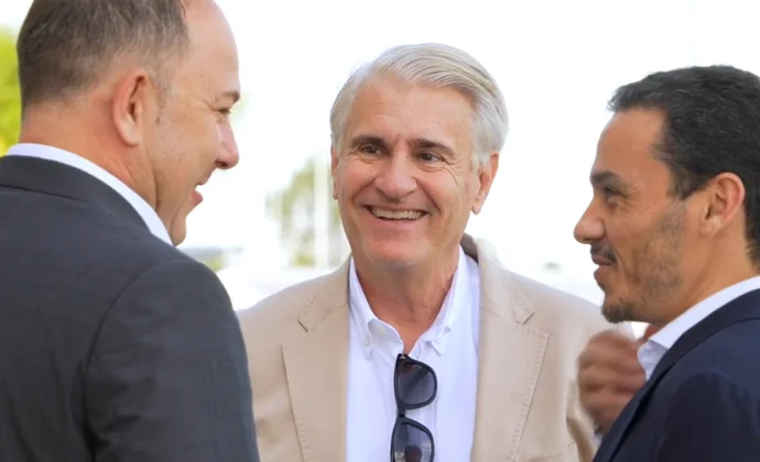 La difícil tarea de Antonio Cordón con el peor límite salarial de Primera y Segunda