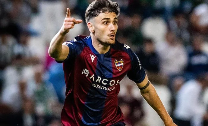 El Levante negocia el fichaje definitivo de Álex Forés tras su cesión