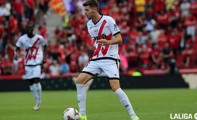 Gerard Gumbau regresa al Granada CF tras una temporada en el Rayo Vallecano