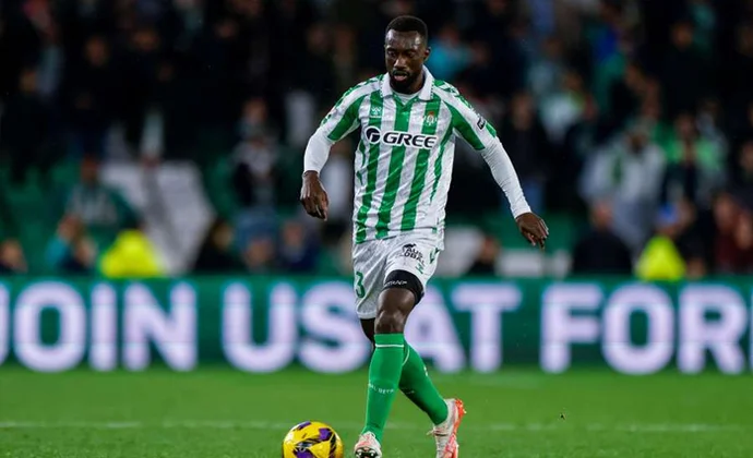 El Betis negocia con Al-Duhail la salida de Sabaly