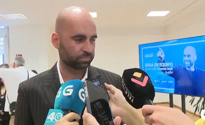 Giráldez celebra los fichajes de Radu y Moriba, pero todavía no se cree lo de Fer López