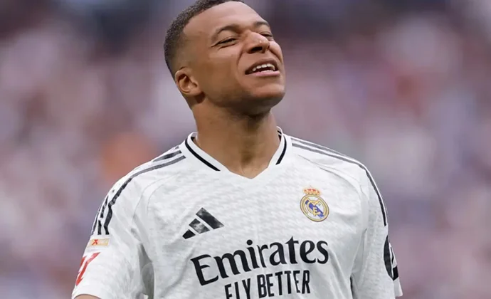 Mbappé recibe el alta hospitalaria tras su 'batalla interna'