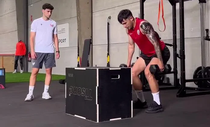 Andrei Ratiu espera en Vila-Real la decisión de Roig y Marcelino