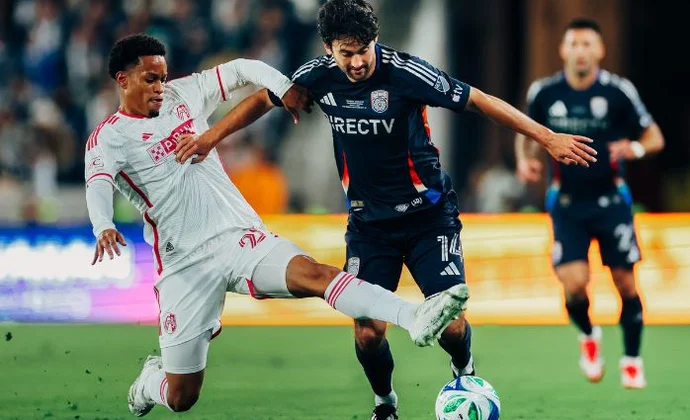 Luca de la Torre, jugador del Celta, brilla en San Diego y mantiene su compromiso hasta fin de año