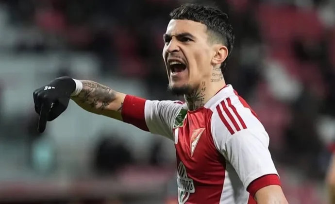 El Oviedo presenta una oferta por Brandon Domingues para reforzar su ataque