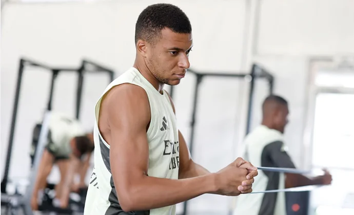 Mbappé sigue con problemas gástricos y continúa al margen