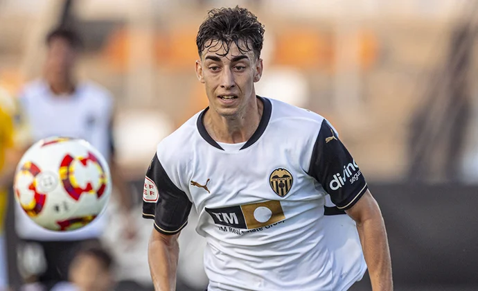 Acuerdo entre Valencia y Mirandés por la cesión de Iker Córdoba