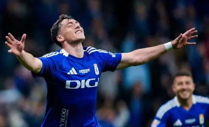 Federico Viñas termina brillando en Real Oviedo, pero su futuro es incierto