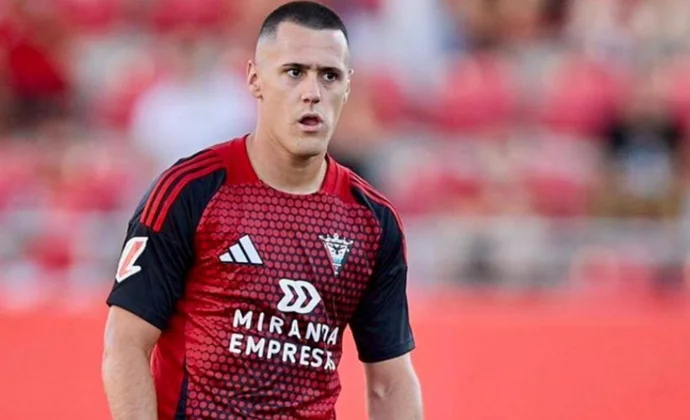 El Athletic renueva a Urko Izeta y lo promociona al primer equipo