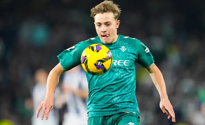 El Como sube su oferta por Jesús y el Betis acepta