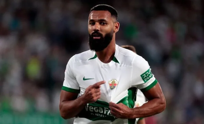 Mourad, en la rampa de salida: El Elche negocia con Kaiserslautern y Ulsan HD