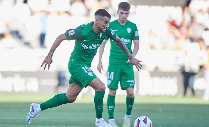 Álex Martín se despide del Elche tras finalizar su contrato