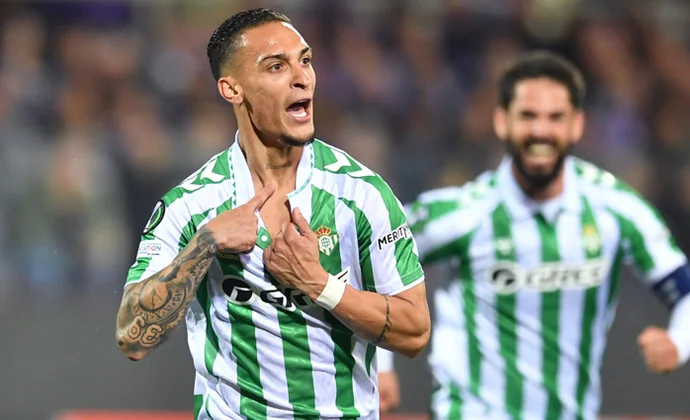 El Betis negocia por Antony a fuego lento