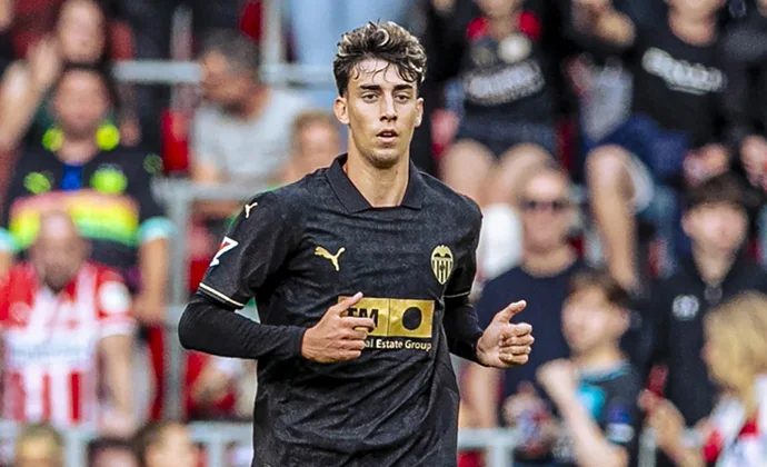 Valencia y Mirandés cierran la cesión de Iker Córdoba