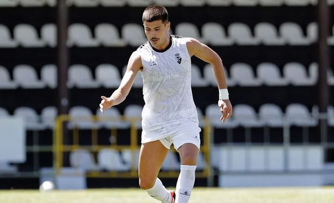 Elche inicia negociaciones con el Farense por Marco Moreno