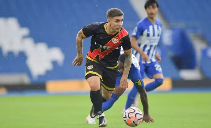 Jonathan Montiel se despide del Rayo Vallecano tras una temporada con escasa participación