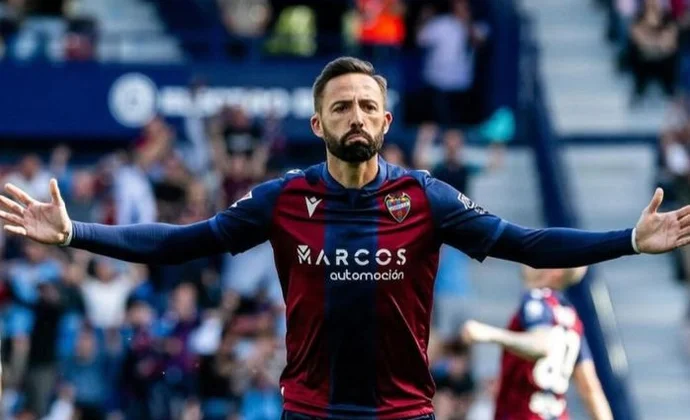 Morales, entre la emoción del ascenso y la incógnita de su continuidad en el Levante