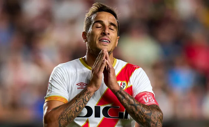 El Rayo cierra la renovación de Óscar Trejo