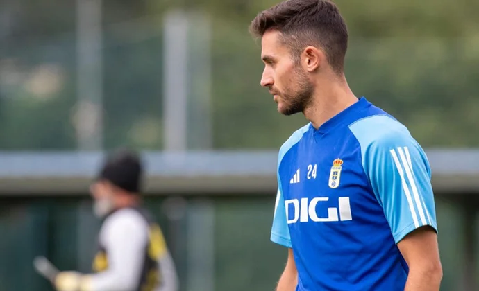 El Real Oviedo cierra la renovación de Lucas Ahijado, que terminó contrato