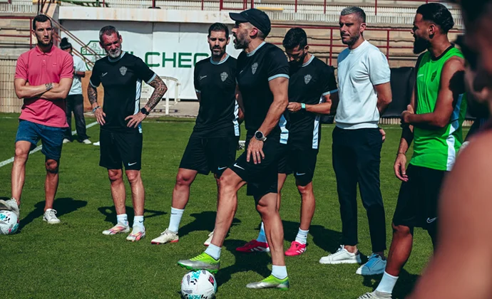 El Elche retoma los entrenamientos sin Nico F. Mercau ni los dos lesionados
