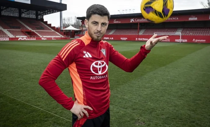 El Real Oviedo cierra los detalles del fichaje de Alberto Reina