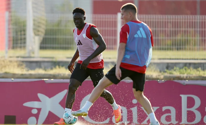 Sesión vespertina con Nianzou y Akor Adams, ambos pendientes del alta médica