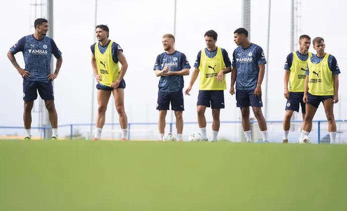 Panichelli, la única ausencia en la sesión matinal del Alavés en Ibaia