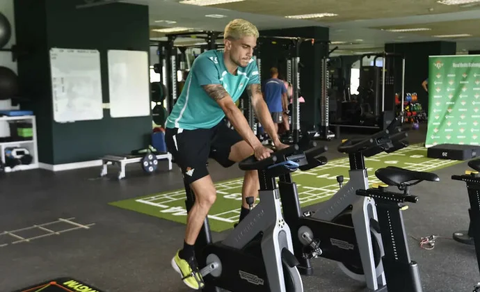El Betis 25/26 se pone en marcha con los reconocimientos médicos