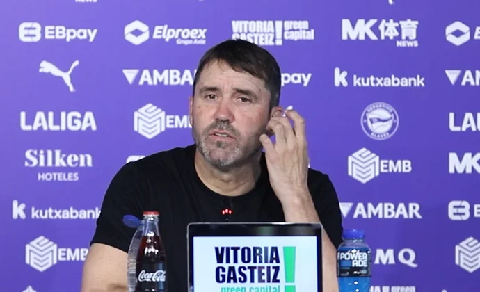 Coudet renueva su compromiso con el Alavés, habla del sistema y se ilusiona con la nueva temporada
