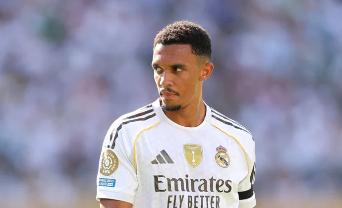Alexander-Arnold se cae finalmente de la convocatoria por lesión