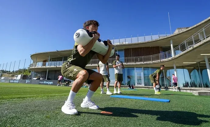 El Celta sigue preparando el amistoso contra el Famalicao con la única baja de Rueda