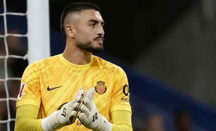 Ortells convence a Leo Román con una mejora salarial para renovar su contrato