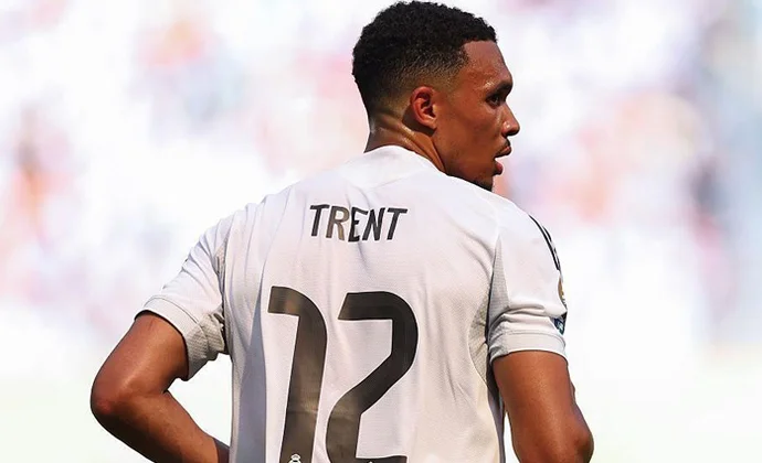 Alexander-Arnold será duda hasta última hora por unas molestias