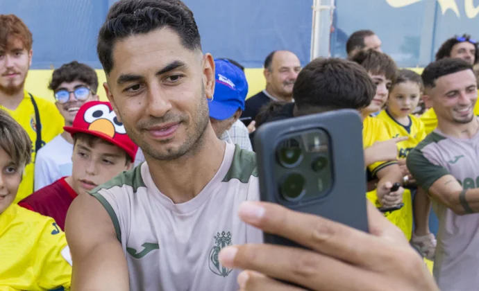 Ayoze y Akhomach aparecen recuperados en la primera sesión del Villarreal