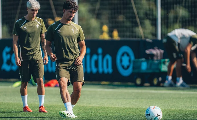 El Celta completa la sesión de hoy sin Javi Rueda ni Carles Pérez, ya en Grecia