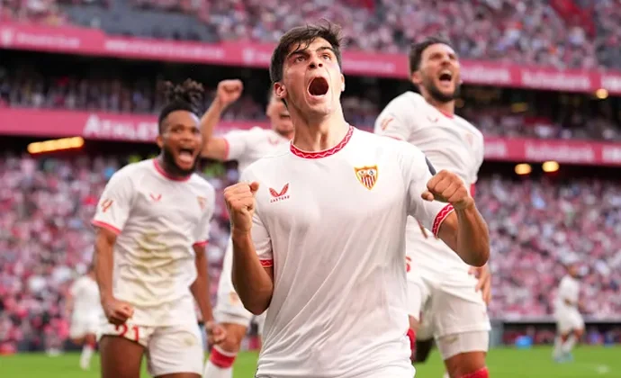 El Napoli sube su oferta por Juanlu y convence al Sevilla