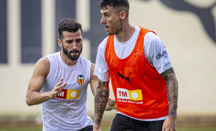 El Valencia sigue preparando el amistoso contra el Castellón sin recuperar efectivos