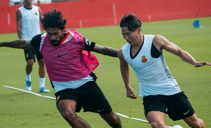 El Mallorca completa una doble sesión de trabajo sin Valjent ni Larin