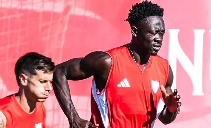 Nianzou y Akor Adams no recibieron el alta médica a tiempo para participar en el primer amistoso