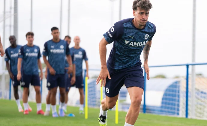 El Alavés se ejercitó esta mañana esperando a Panichelli